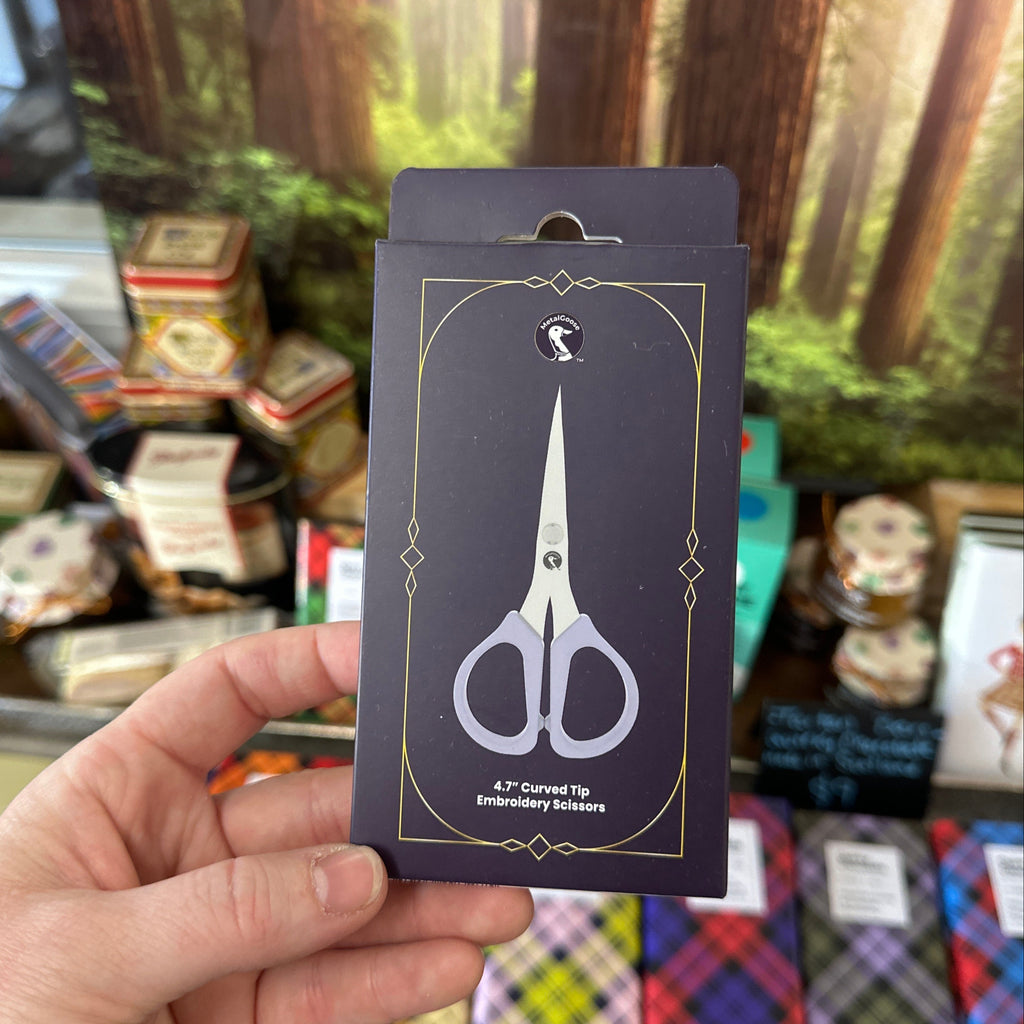 Curved Tipped Embroidery Scissors 4.7”